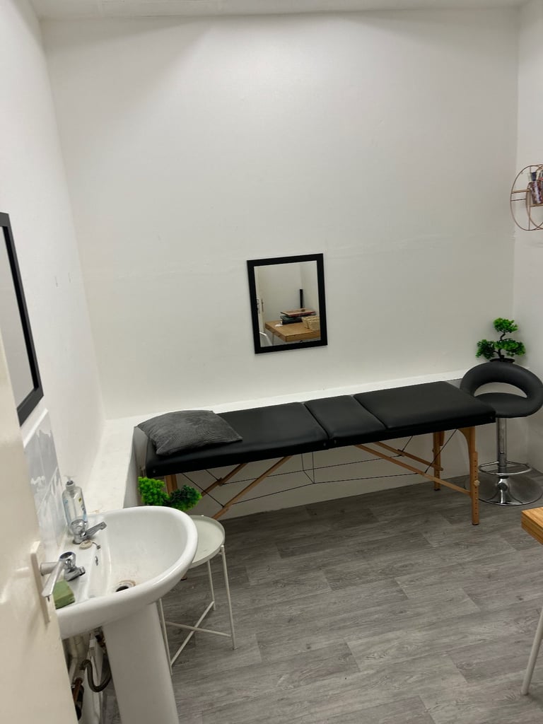 Beauty room available 