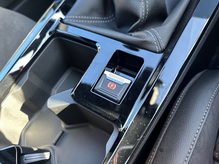 2025 Vauxhall Astra Astra 1.2 Turbo 130 Ultimate 5Dr Estate Estate Petrol Manual