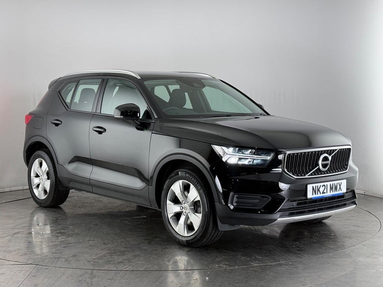 image for  Volvo XC40 2.0 B4 MHEV Momentum Auto Euro 6 (s/s) 5dr Petrol/Electric Hybrid Automatic