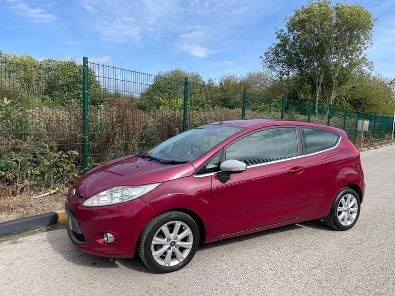 FORD FIESTA 1.2 ZETEC 09 REG MAGENTA RED 3 DOOR MOT JANUARY 12TH 2026 LOW INSURANCE 48+MPG