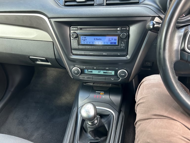 Toyota, AVENSIS, saloon2016, Manual, 1598 (cc), 5 doors