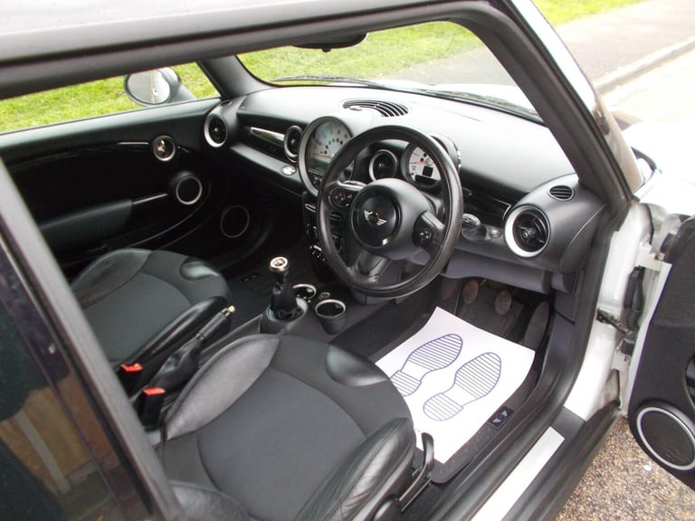 2011 MINI Hatch 1.6 Cooper Soho Euro 5 (s/s) 3dr HATCHBACK Petrol Manual