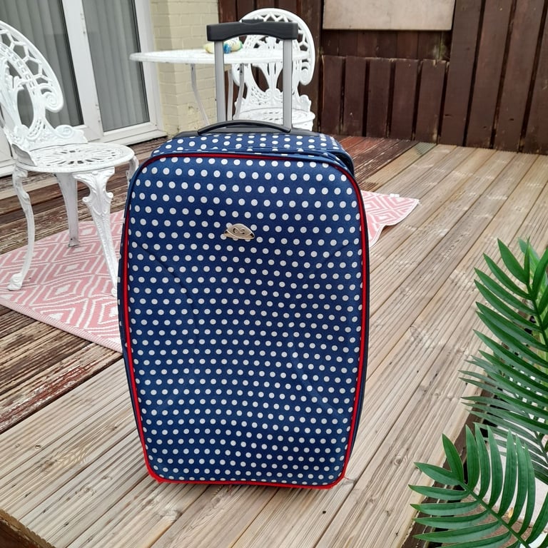 image for MEDIUM SIZE SUITCASE
