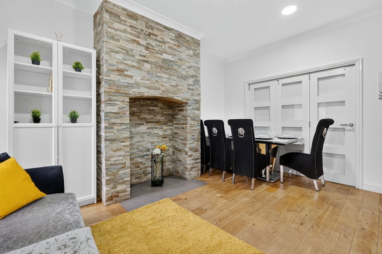 36 Nevile Rd - 4-BR House with Free Street Parking and Wi-Fi
