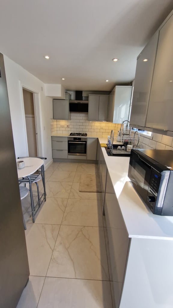 Large single room in a house share