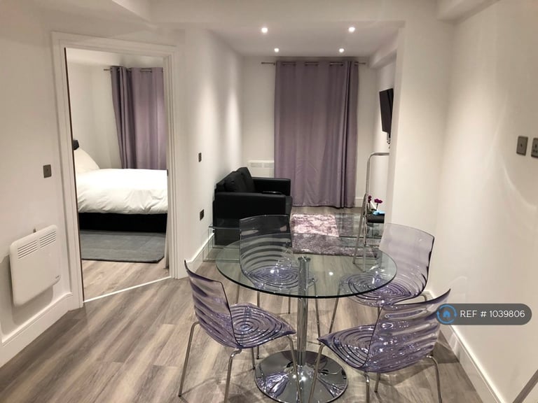 1 bedroom flat in Davidson House, Camberley, GU15 (1 bed) (#1039806)