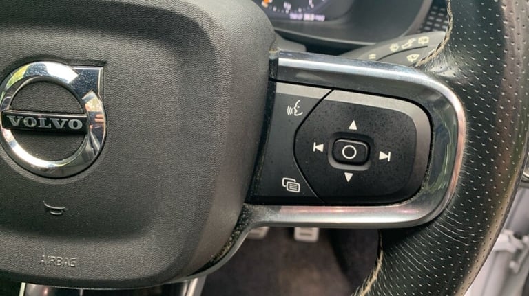 2020 Volvo XC40 R-Design, T3 automatic Estate Petrol Automatic