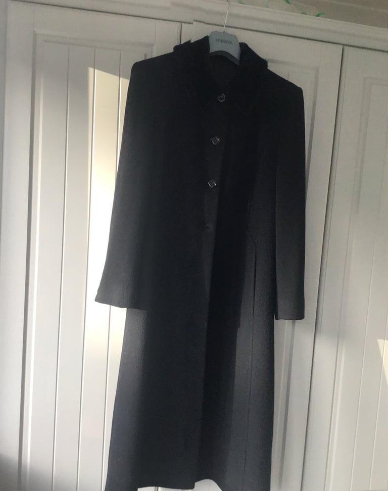 LUXURIOUS HOBBS BLACK COAT / 70%WOOL/ 15%CASHMERE/ 15%ANGORA