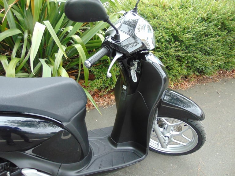 Honda ANC 125 F SH125 Automatic Scooter 2016 very low miles little used from new