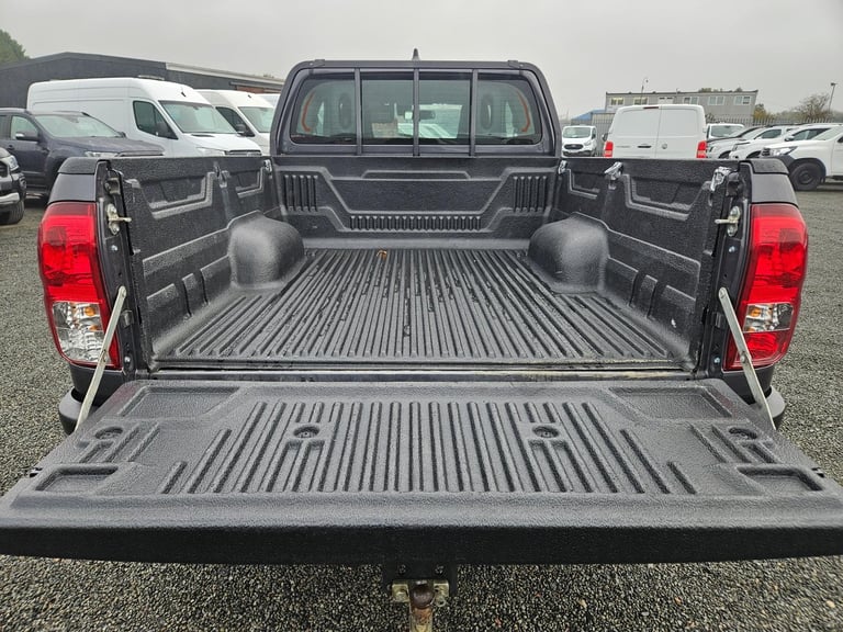2022 ON 72 PLATE TOYOTA HILUX ACTIVE D-4D 4WD 150BHP 2400CC KING CAB PICKUP ULEZ
