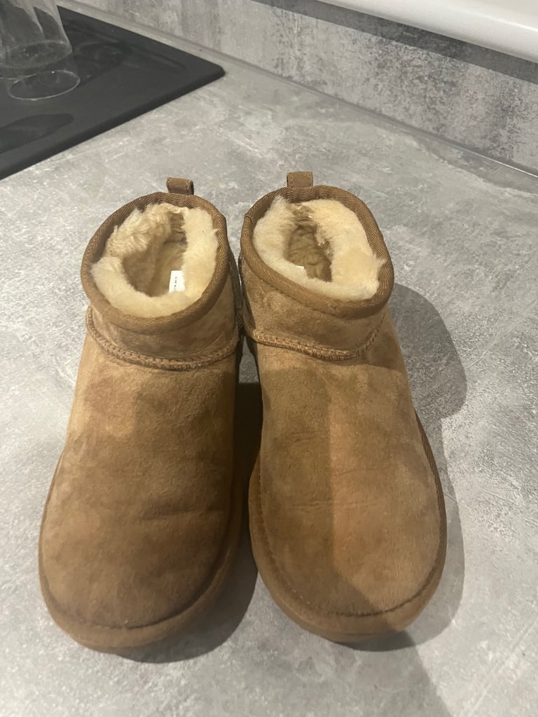 image for Ugg boots chestnut size uk 3