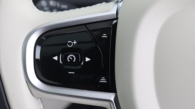 2025 Volvo XC90 T8 PHEV AWD Ultra, Dark, 7 Seats (Sunroof, Pilot Assist, Bowers &amp; Wilkins) ES...