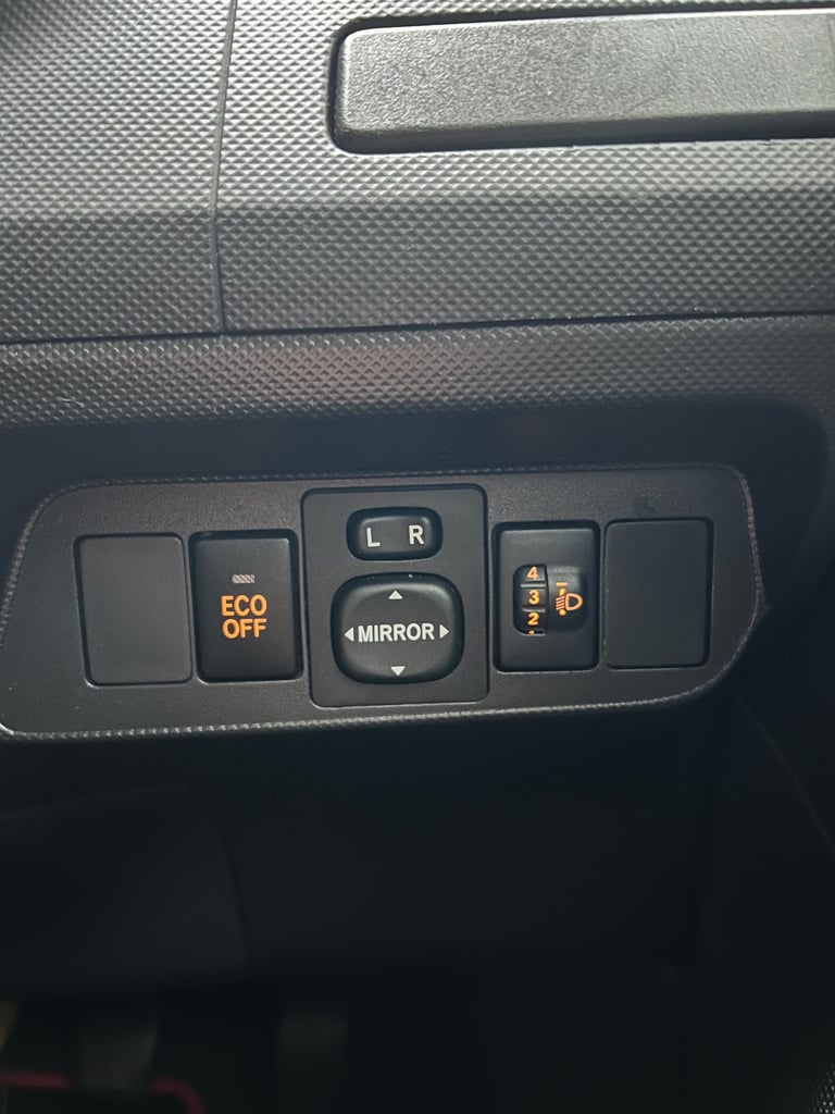 Toyota, AURIS, Hatchback, 2009, Manual, 1329 (cc), 5 doors