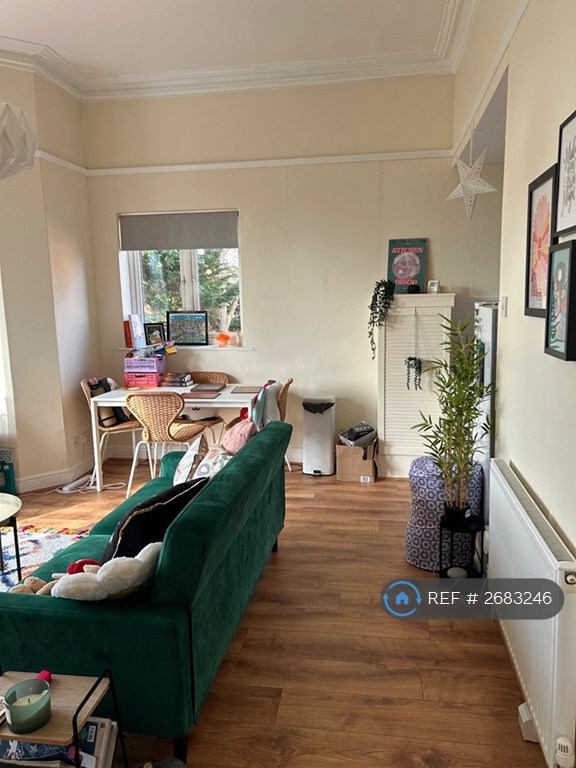 1 bedroom flat in Parkfield Road, Aigburth, Liverpool, L17 (1 bed) (#2683246)