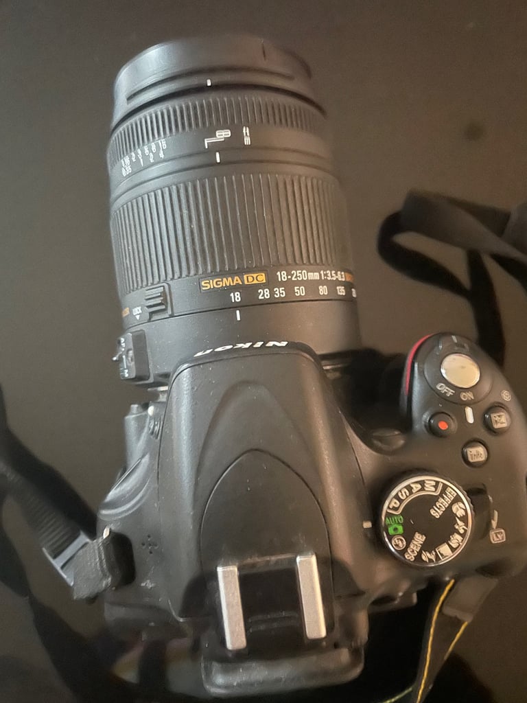 Camera Nikon D5100 16.2MP Digital DSLR Black