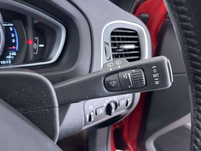 2015 Volvo V40 2.0 V40 R-Design Nav D2 5dr Hatchback Diesel Manual