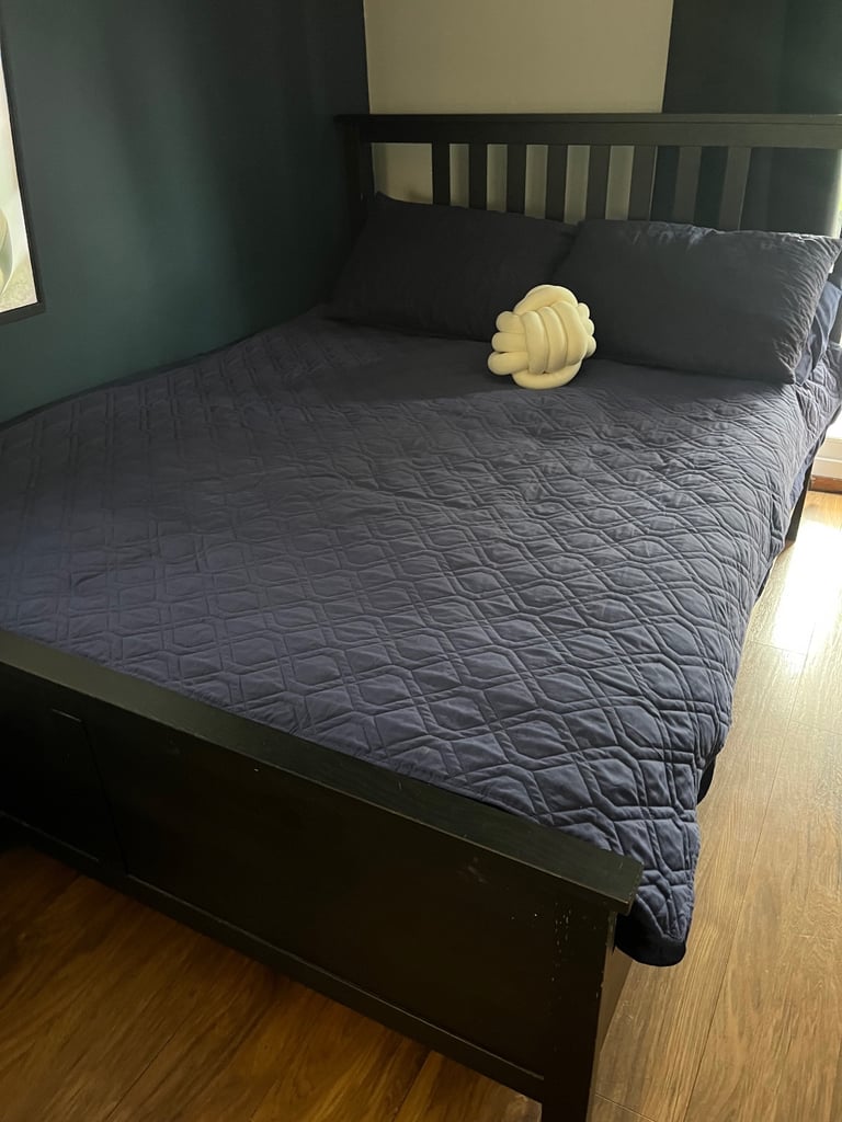 Bed with mattress 