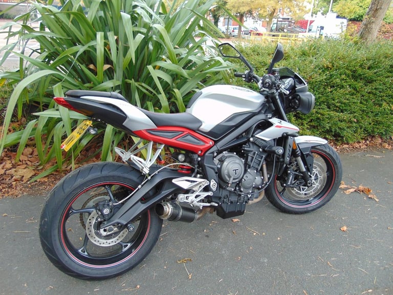 Triumph Street Triple R 765 2018 super low miles streetfighter Brembo ABS brakes