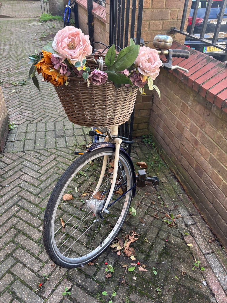 Pashley women’s bicycle - comes with lock 
