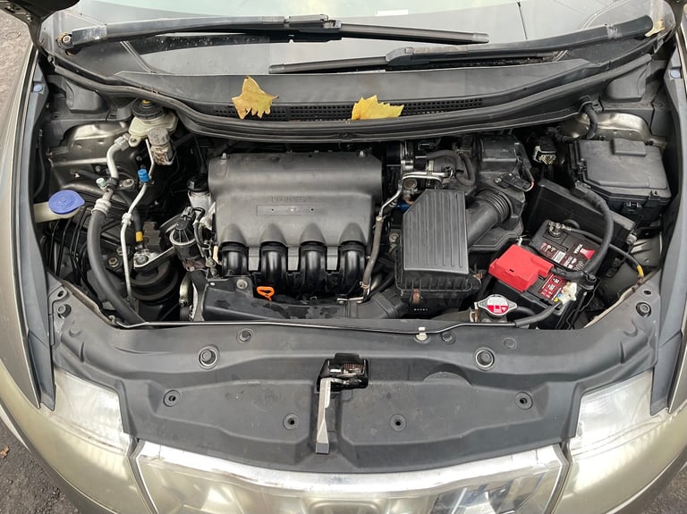 09 Honda Civic 1.4 Petrol Grey beige 6speed BREAKING parts