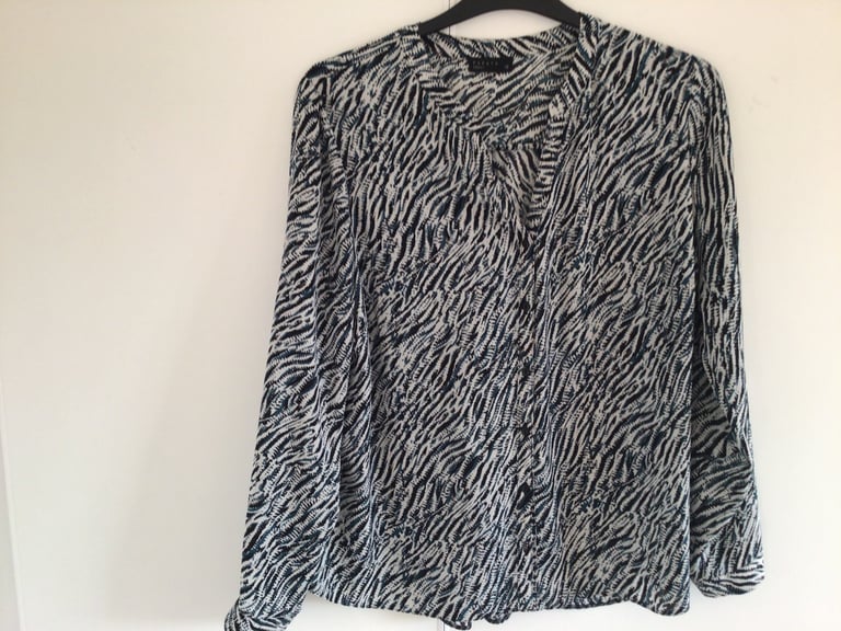 image for 🌹 Papaya  Blouse Size 18 🌹From Smoke free Pet free house. 