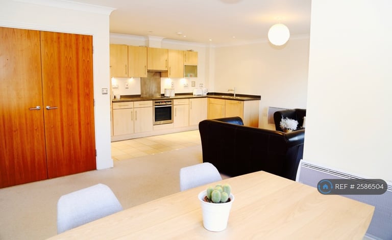 2 bedroom flat in Elizabeth Jennings Way, Oxford, OX2 (2 bed) (#2586504)