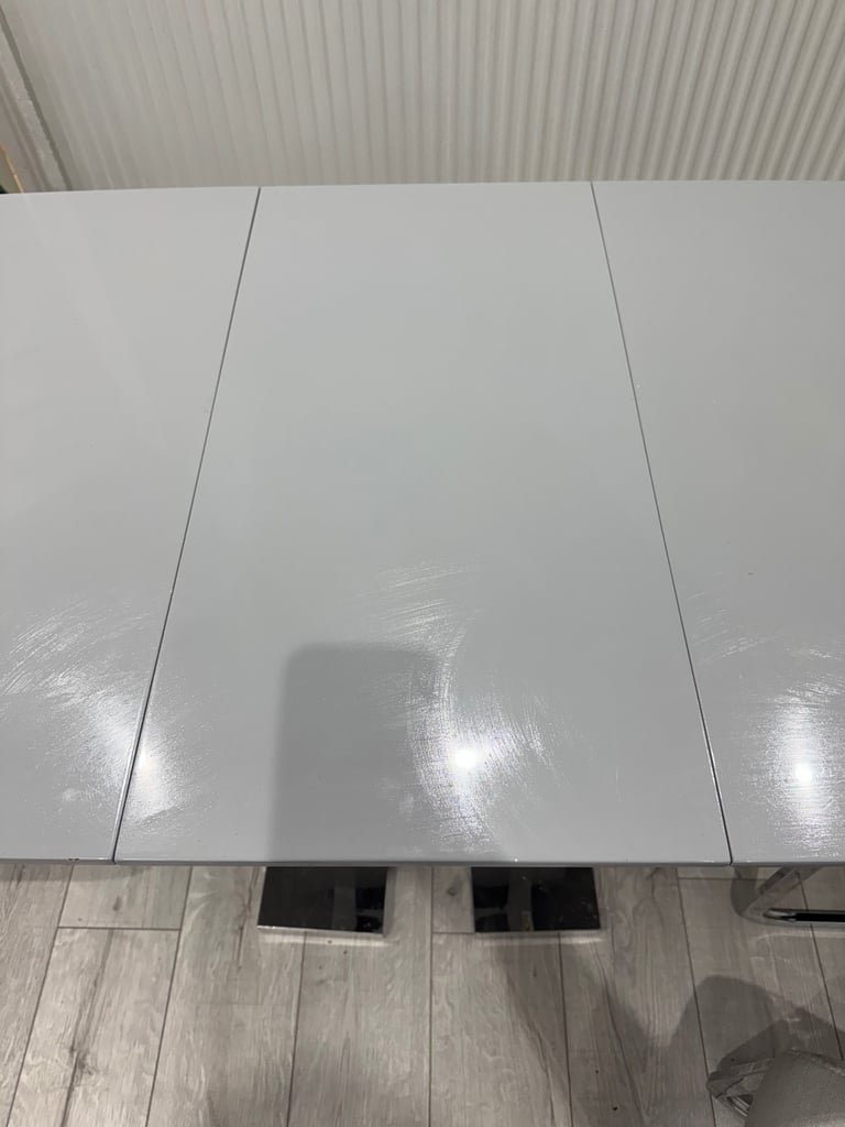 Dining table and 6 chairs Extendable up to 160cm