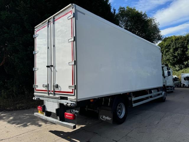 2018 18 DAF LF 230 E6 25ft fridge box Carrier diesel freezer side door bulk head
