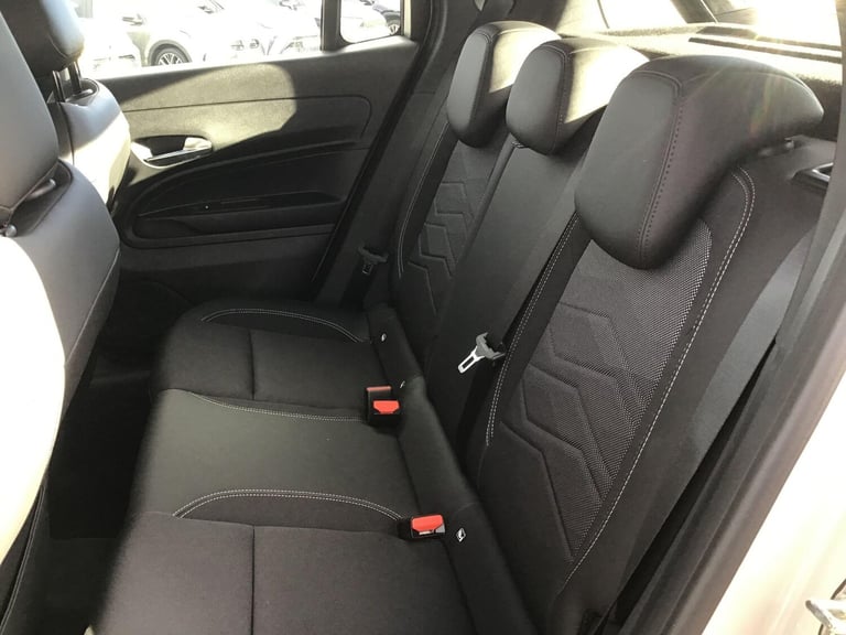 2025 Jeep Avenger Altitude 1.2 100hp Mt HATCHBACK Petrol Manual