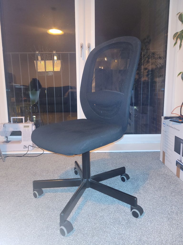 image for Comfortable Mesh Office Chair – Great Condition