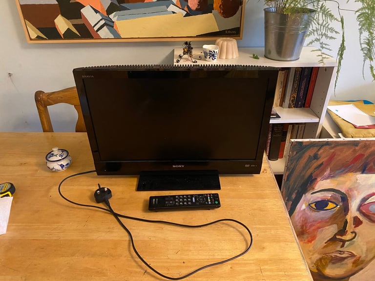 TV with built-in DVD player