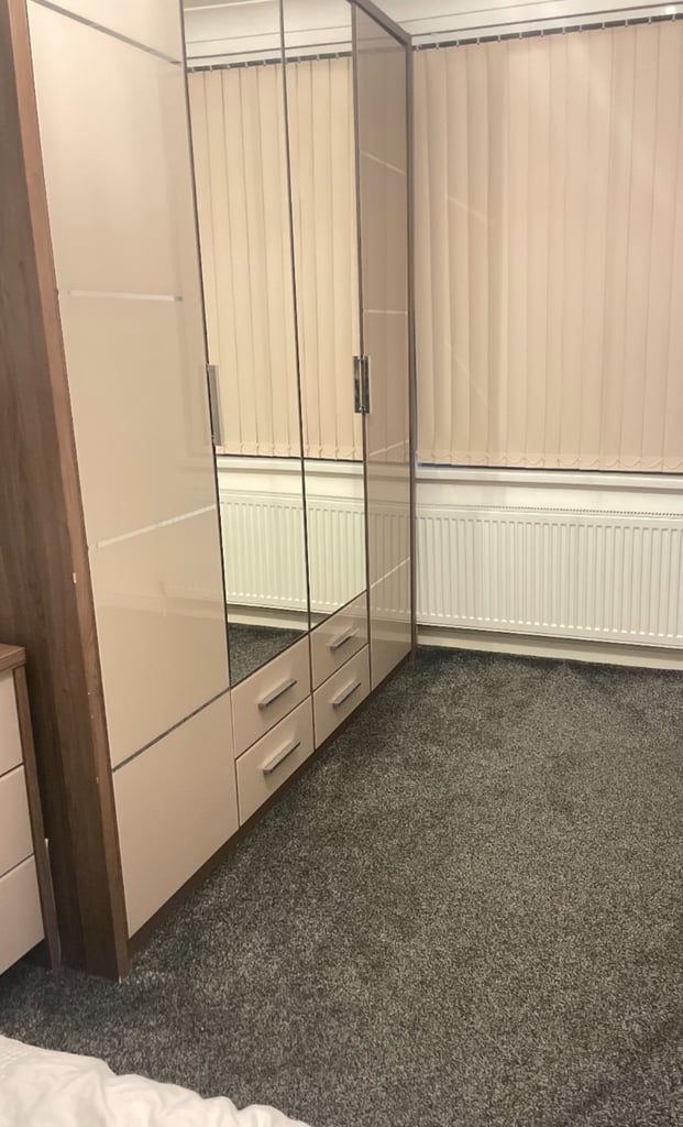 Wardrobe & bedside table set 