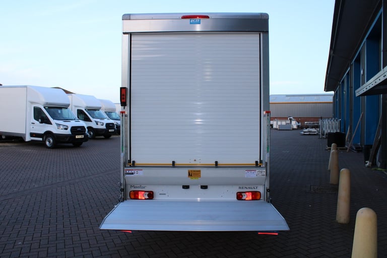RENAULT MASTER ADVANCE 150BHP 4.1 METER LUTON VAN WITH TAIL LIFT BRAND NEW MODEL