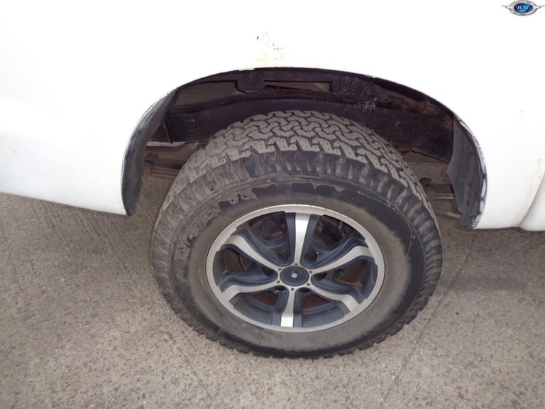 TOYOTA HILUX 2.5 D-4D HL2 White Manual Diesel 2012