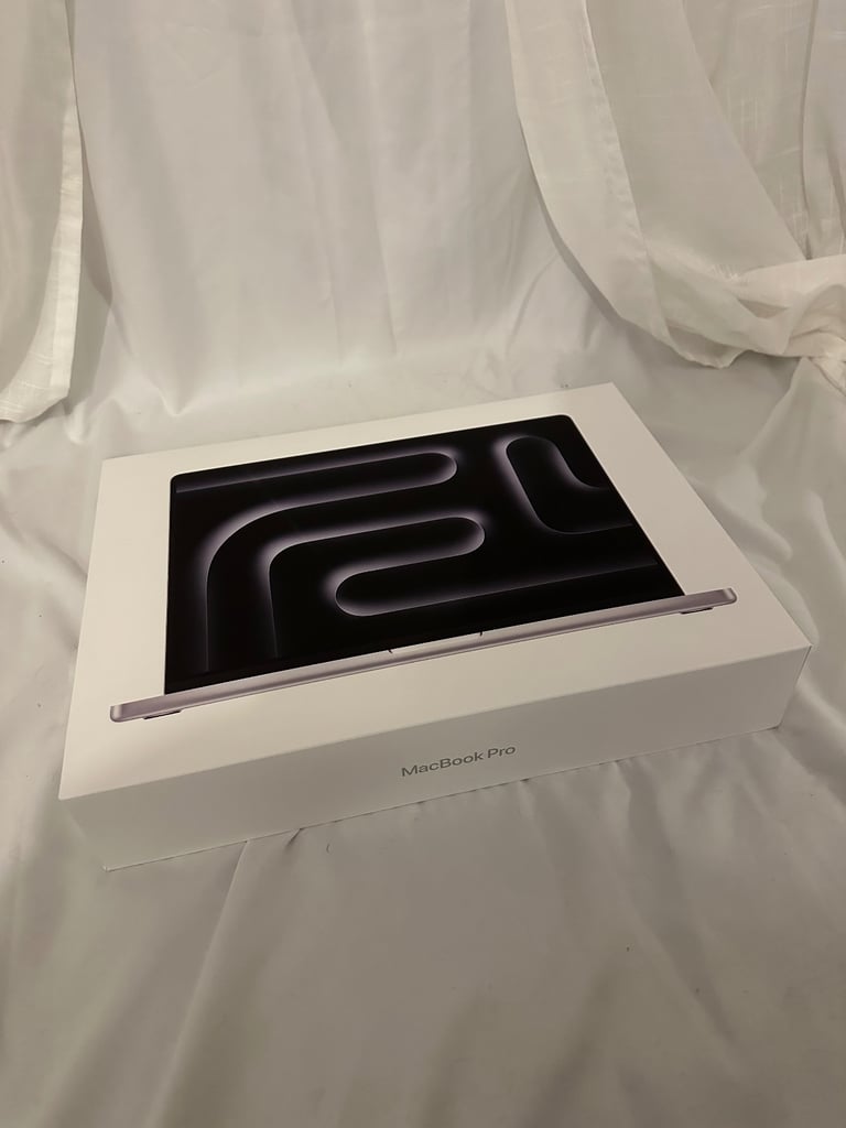 Macbook M4 Pro 16 inch 32gb ram 512gb space grey