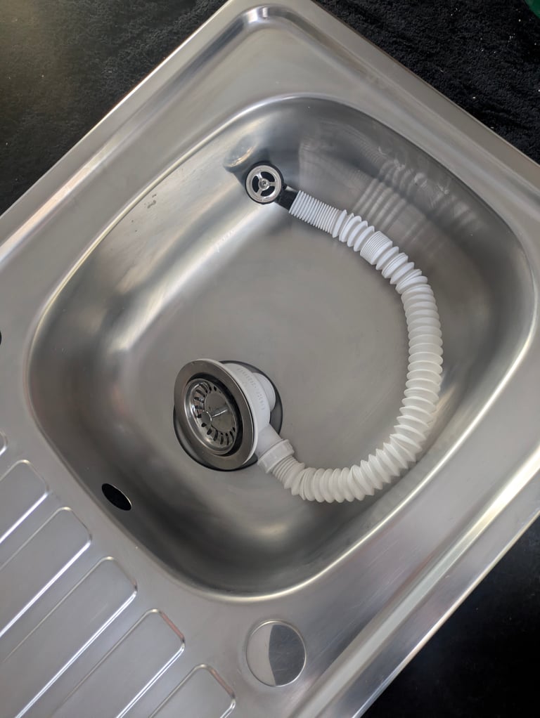 Stainless steel kitchen sink 
