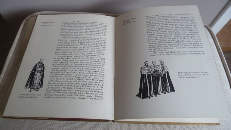 Selection of vintage and modern Royal Family memorabilia books and brochures
