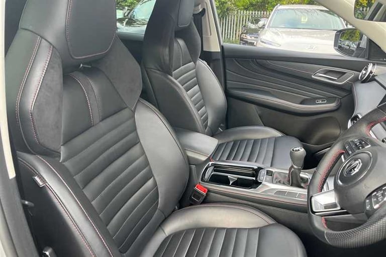 2024 MG MG HS 1.5 T-GDI TROPHY 5DR Hatchback Petrol Manual