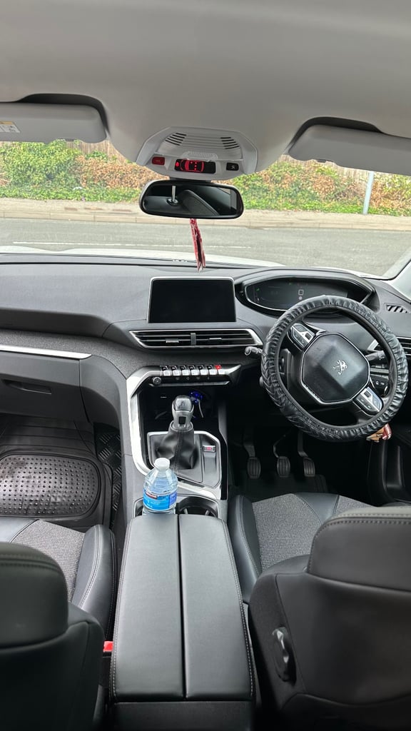 Peugeot, 3008, Hatchback, 2018, Manual, 1199 (cc), 5 doors