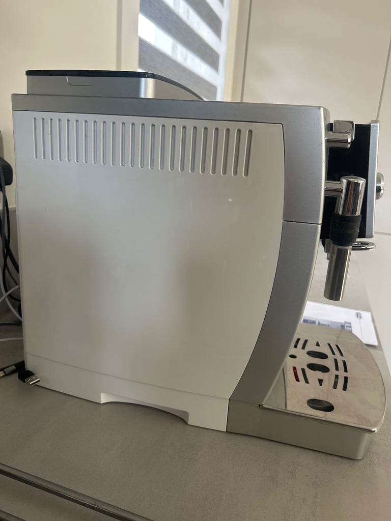  De’Longhi bean to cup coffee machine