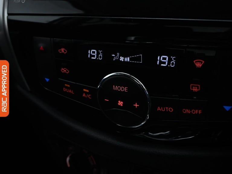 2020 Nissan Navara 2.3 dCi N-Connecta Pickup Double Cab 4dr Diesel Auto 4WD Euro 6 (190 ps) Pick ...