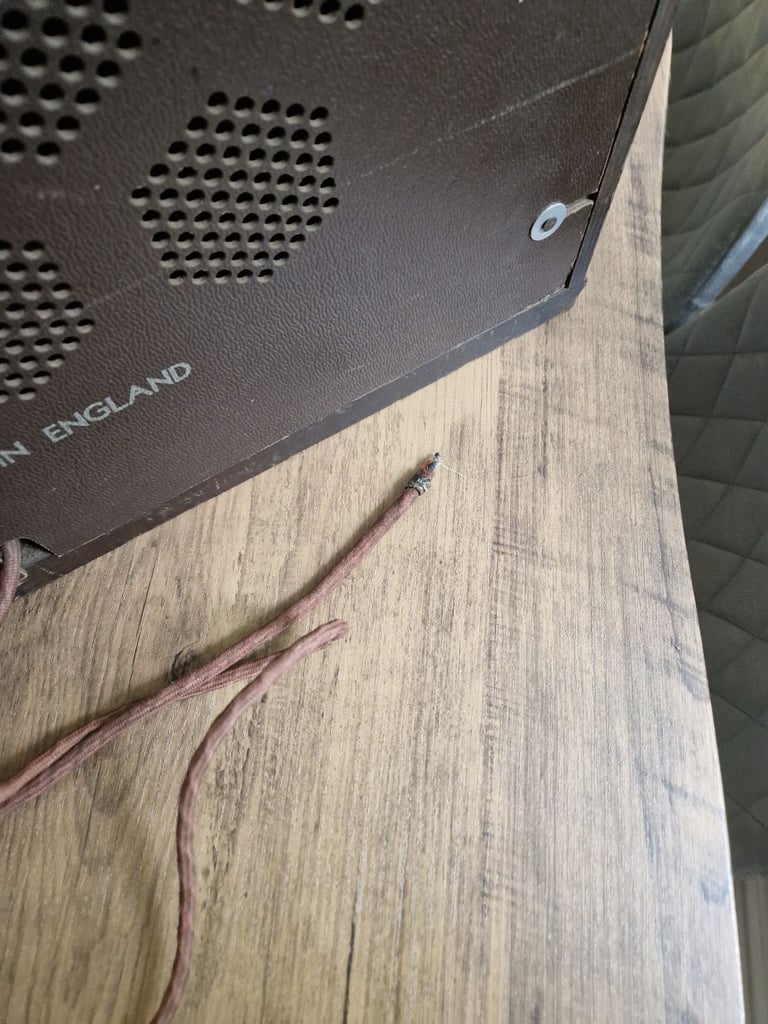 1930's Pilot U-475 Vintage valve radio