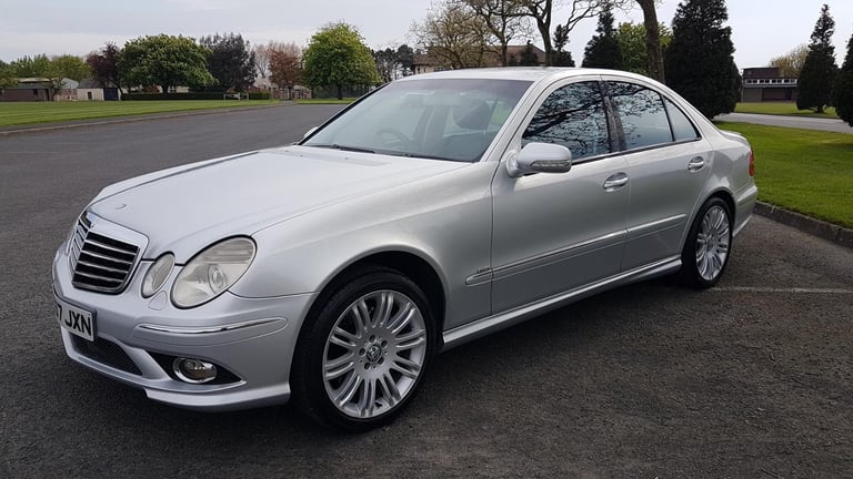 A FABULOUS OPPORTUNITY GENUINE FACTORY 2007 MERCEDES E320 SPORT AUTOOMATIC LEATHER classic