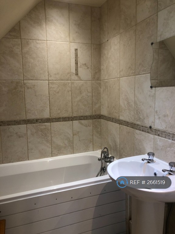 7 bedroom house in Kobe Nursery, Goffs Oak, Waltham Cross, EN7 (7 bed) (#2661519)