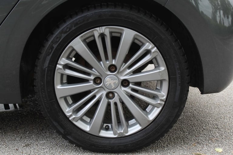 2017 Peugeot 208 1.2 208 Allure 5dr Hatchback Petrol Manual