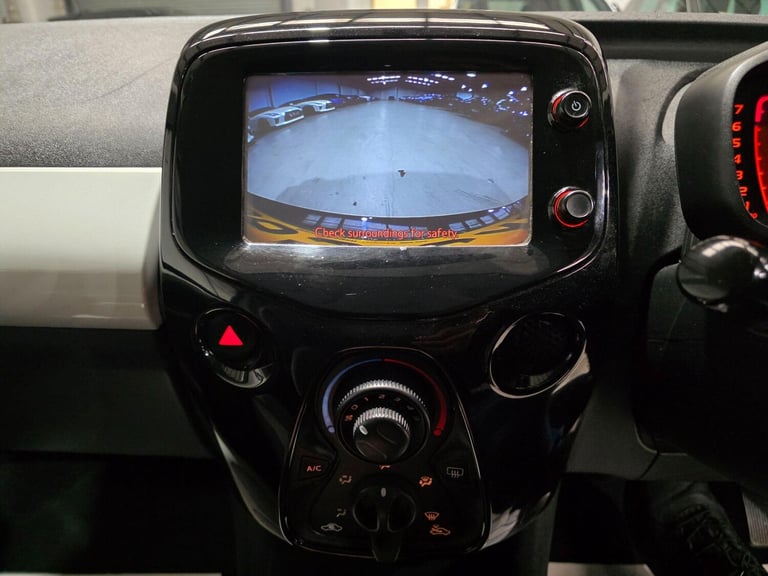 2015 Toyota AYGO 1.0 VVT-i x-pression x-wave x-shift Euro 5 5dr Euro 5 HATCHBACK Petrol Automatic