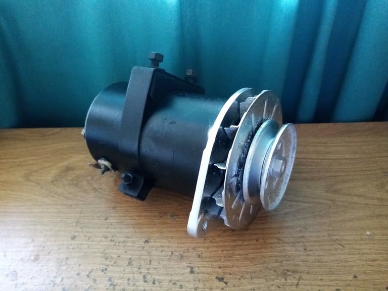 LUCAS C40 DYNAMO 12V MORRIS MINOR MINI MG AUSTIN TRIUMPH FORD WITH COIL MOUNTING