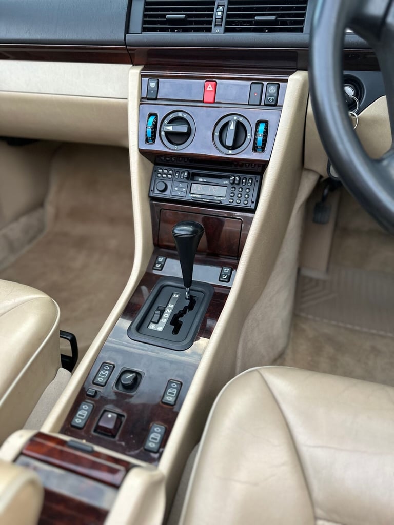 1995 Mercedes-Benz E-Class E220 2dr Auto CONVERTIBLE Petrol Automatic