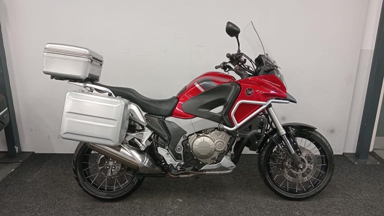 HONDA VFR1200X CROSSTOURER ** MOT OCTOBER 2026 - FULL LUGGAGE - CRASH BARS ** 