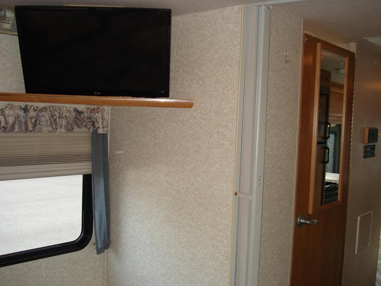 Fleetwood Fiesta 32S american motorhome rv PETROL AUTOMATIC 2007/53